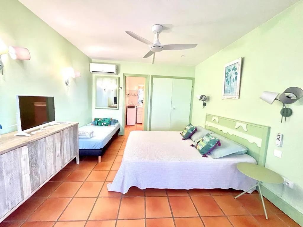 Guadeloupe- Saint-Francois- Residence Anse Des Rochers - Appartement Quart De Villa Etage - Vue Mer- 4 Personnes - Lit Bebe Sur Demande - Citerne Et Wifi Prives -Animaux Ok-Acces Plage Direct -Apnee Bien-Etre Experience Sur Demande Avec Instructeur A