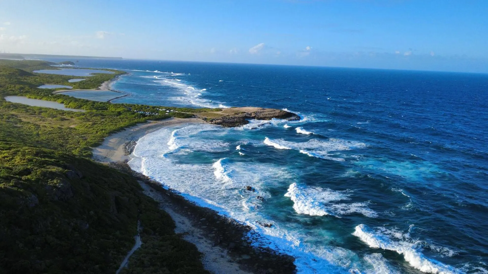 Apartment Guadeloupe- Saint-Francois- Residence Anse Des Rochers - Appartement Quart De Villa Etage - Vue Mer- 4 Personnes - Lit Bebe Sur Demande - Citerne Et Wifi Prives -Animaux Ok-Acces Plage Direct -Apnee Bien-Etre Experience Sur Demande Avec Instructeur A Guadeloupe